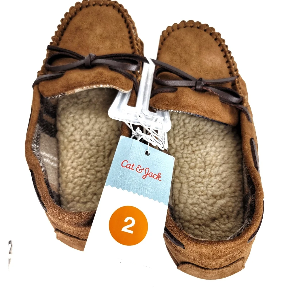 ``S25594 NWT Cat & Jack Boys Lionel Moccasin Slippers